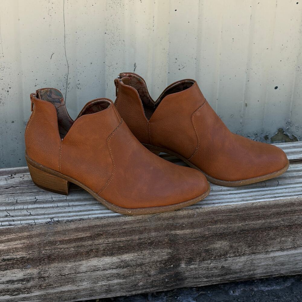 BOC Leather Booties Womens 7.5 Tan Ankle Point Toe Pull On Cushion Comfort Boots